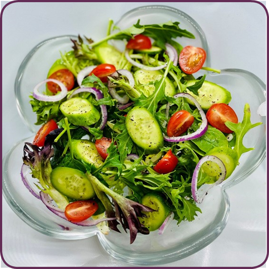 Green salad with Original mix dressing